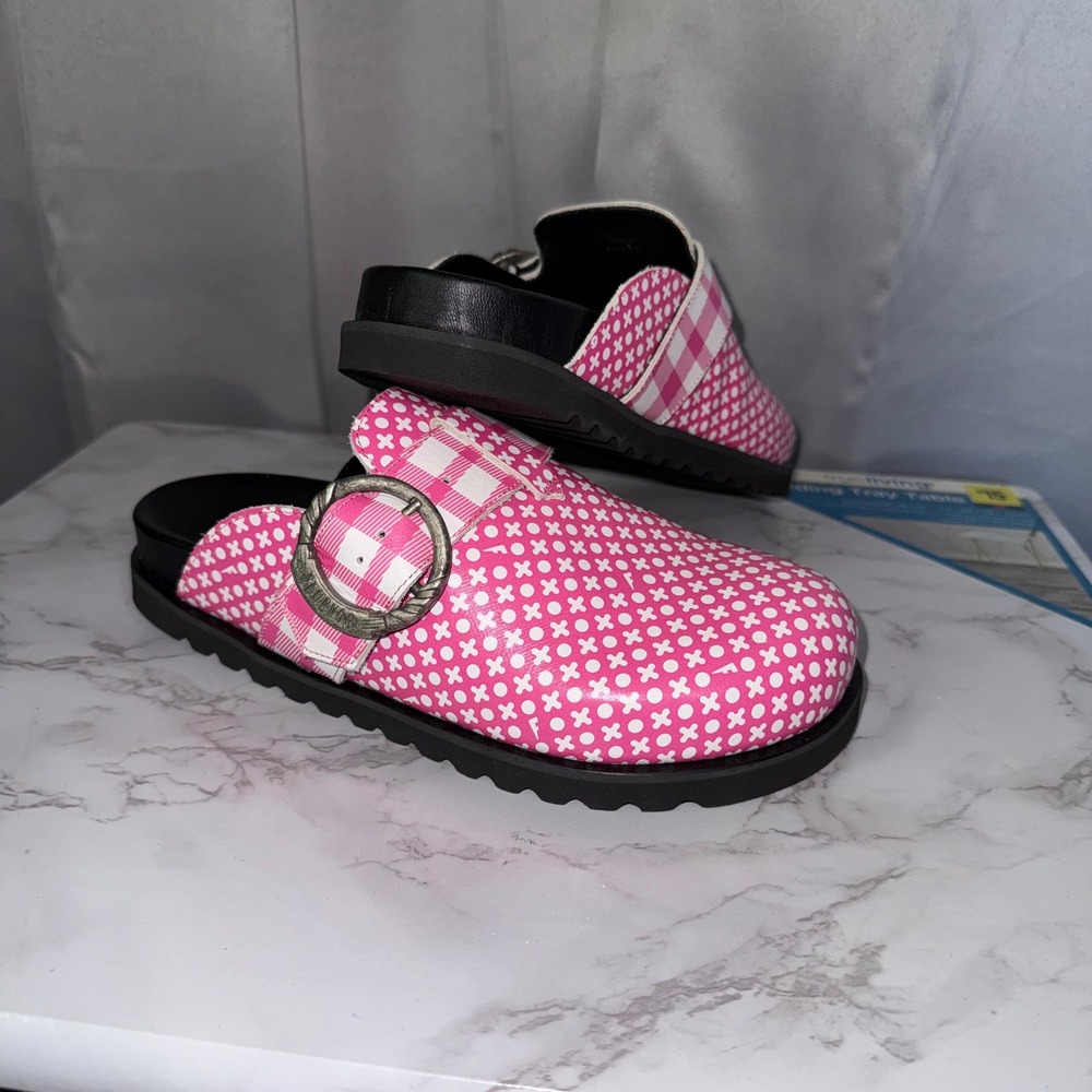John Fluevog Chillville Bean Bag Pink XO Buckle Mules Slippers Women's 6 Clogs